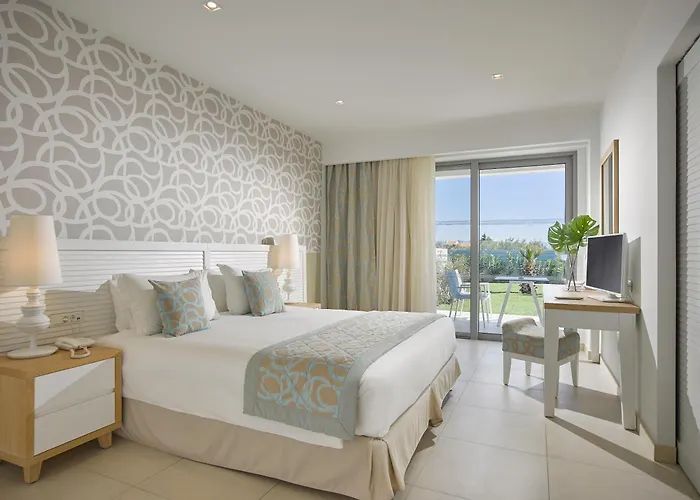 Blue Lagoon Queen 度假村 Kalyves Polygyrou