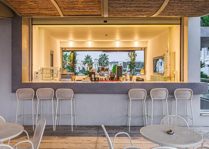 Blue Lagoon Queen 度假村 Kalyves Polygyrou