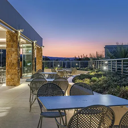 Blue Lagoon Queen منتجع