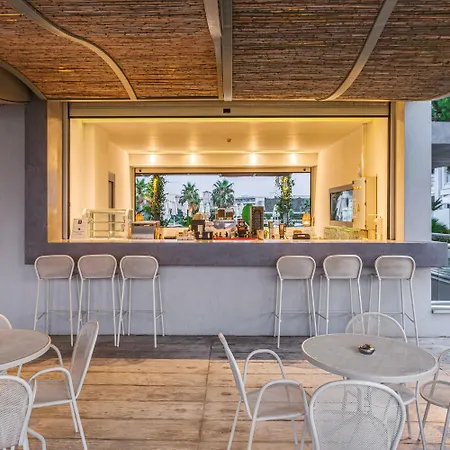 Blue Lagoon Queen منتجع Kalyves Polygyrou