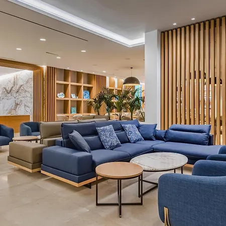 Blue Lagoon Queen منتجع