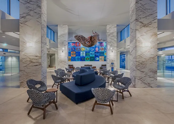 Blue Lagoon Queen Resort