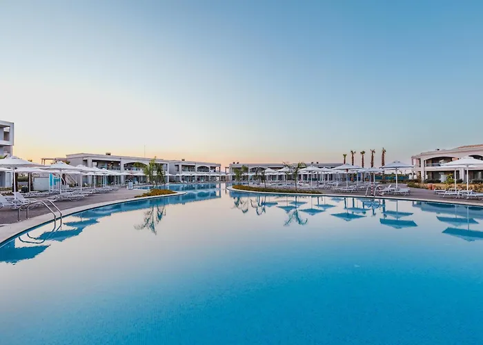 Blue Lagoon Queen Resort *