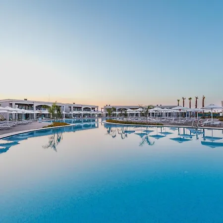 Blue Lagoon Queen Resort *