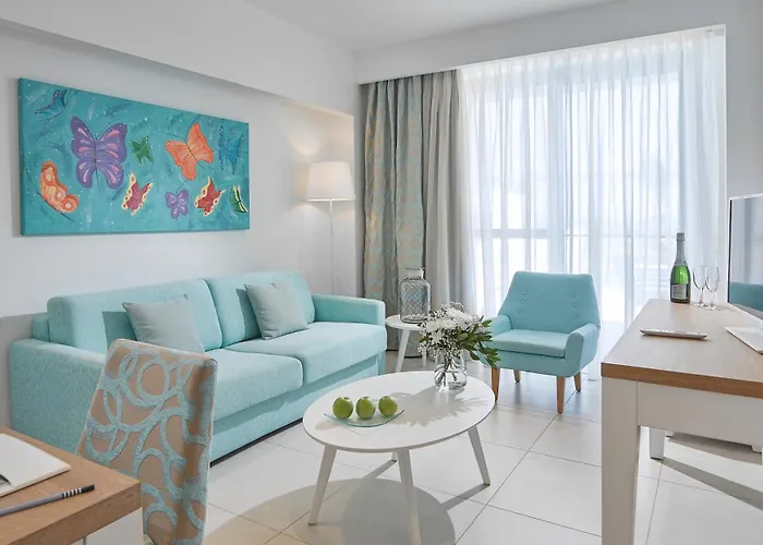 Blue Lagoon Queen Resort