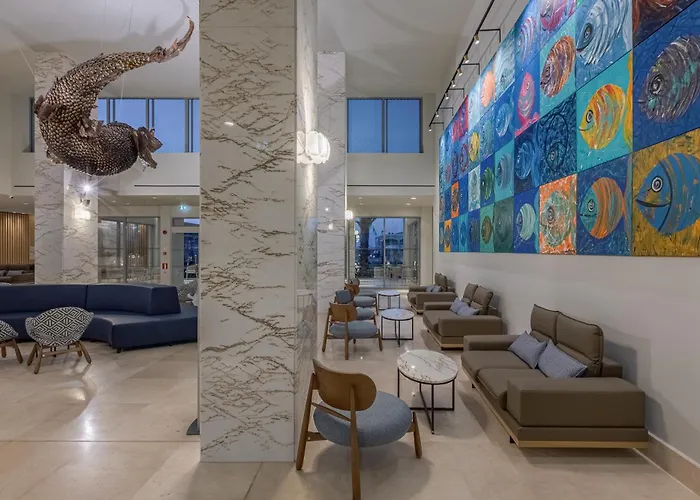 Blue Lagoon Queen Resort *